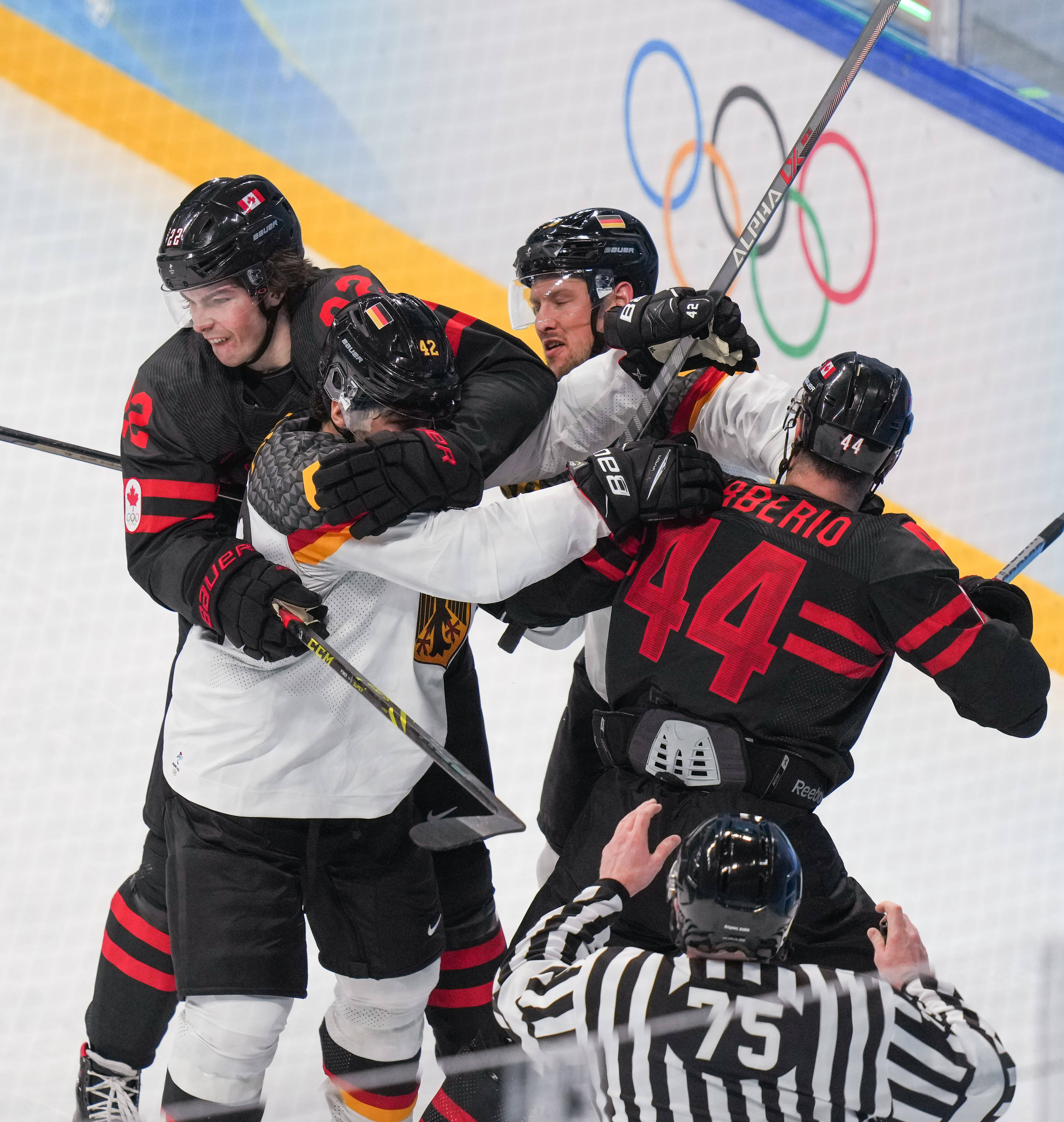 开云体育APP下载 Rookie官方宣布出色防守新规，加拿大队引发争议！全场沸腾不已