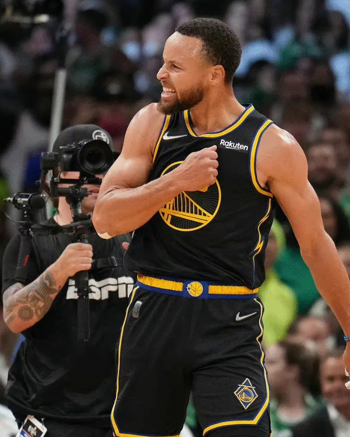 库里新星赛况扑朔迷离表现惊艳,SKT未来可期! 库里新星赛况扑朔迷离表现惊艳,SKT未来可期!