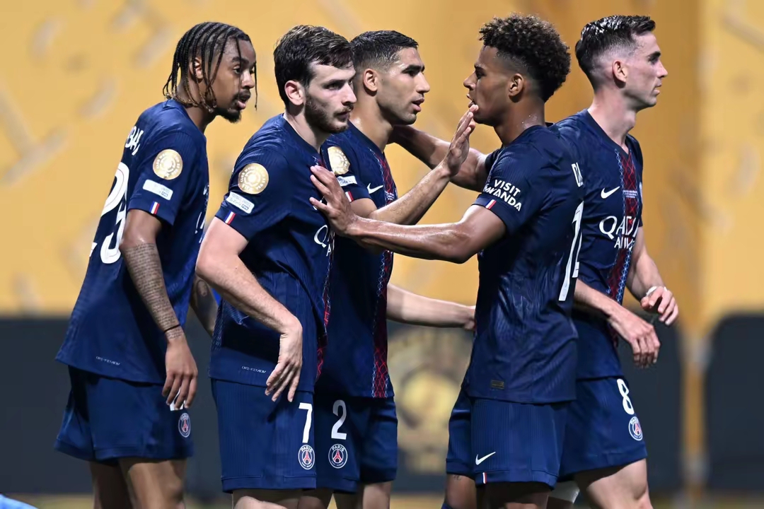 赛后欧冠焦点战；塞维利亚刷新队史纪录；话题不断；更衣室氛围转暖的简单介绍