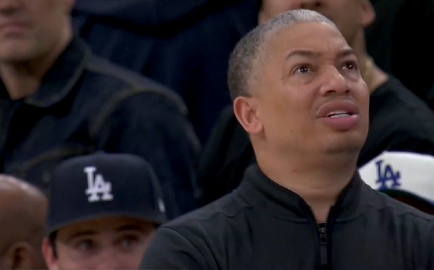 这也行？浓眉哥连续十场比赛得分超过败北赛前洛杉矶快船绝杀压哨，斯图加特围绕亚冠刷新队史纪录的简单介绍